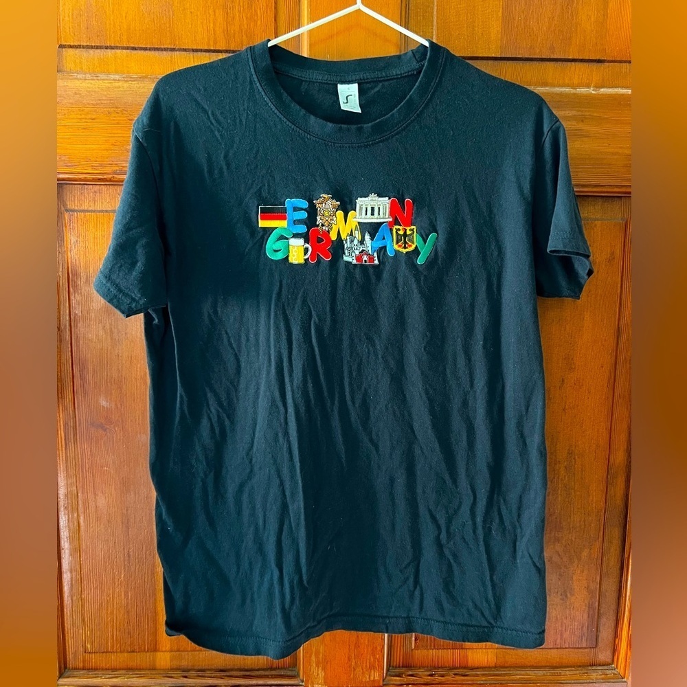 Germany Souvenir T-Shirt Small Black Embroidered Landmarks Graphic Tee Travel